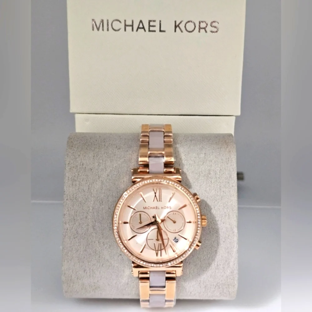 Michael Kors Women's Rose Gold Watch MK6560 Michael Kors Analog Rose Gold - Picture 3 of 8